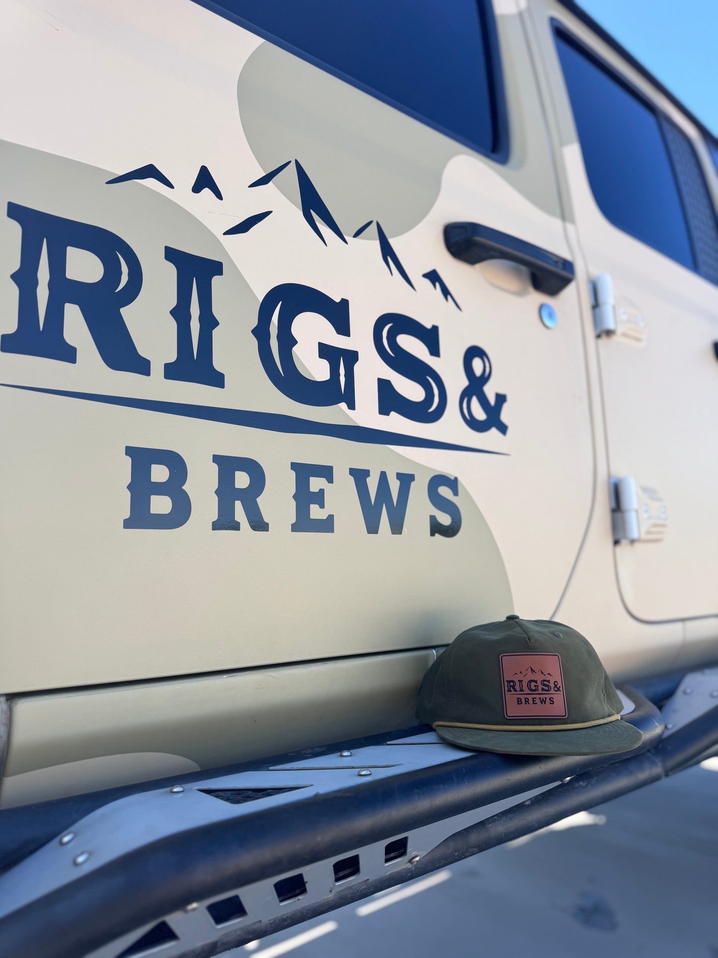 R&B 256 flat bill rope hat