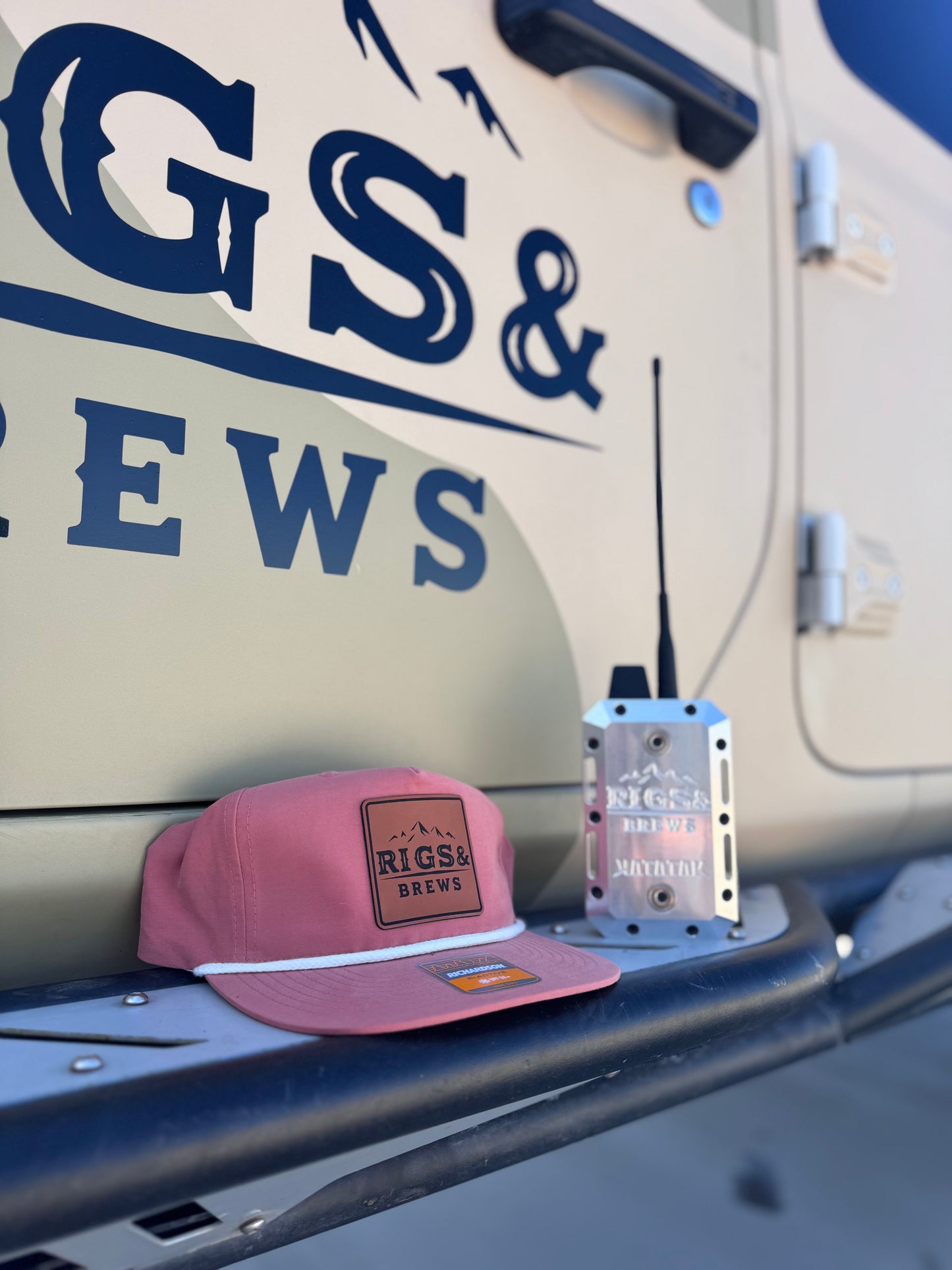 R&B 256 flat bill rope hat